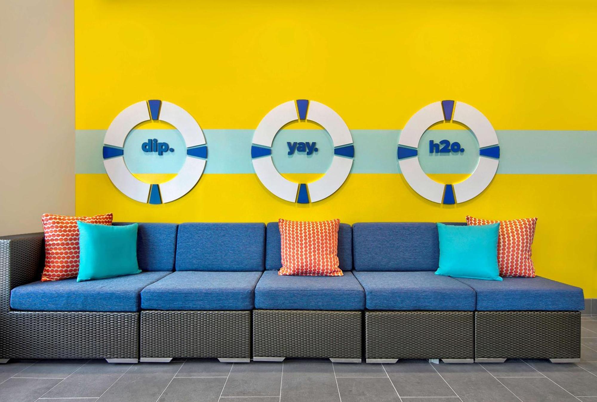 Tru By Hilton Ashburn One Loudoun, Va Hotel Exterior photo
